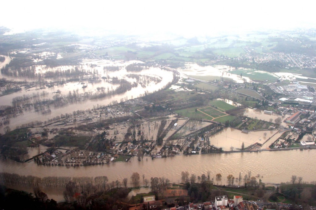 La boucle des Isles sous la crue de 2003