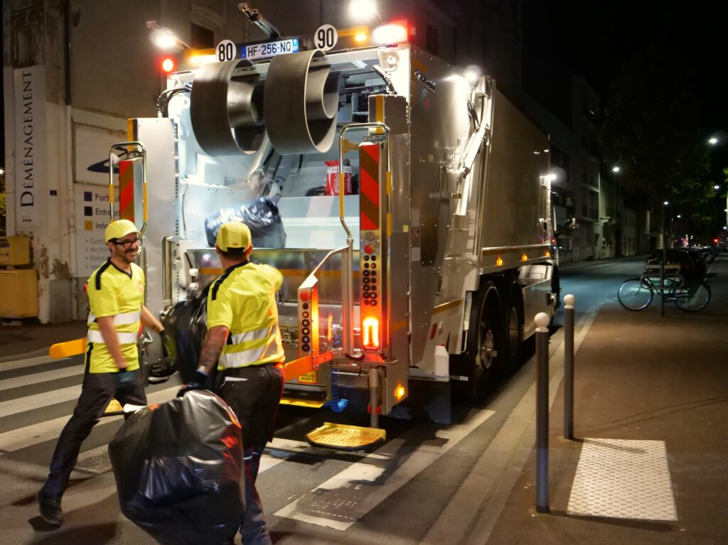 Ripper à l'arrière du camion benne