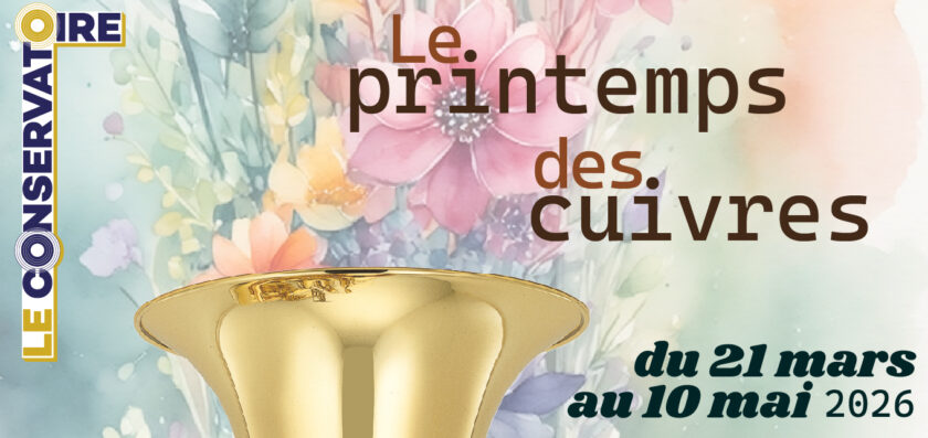 un décor floral avec un tuba